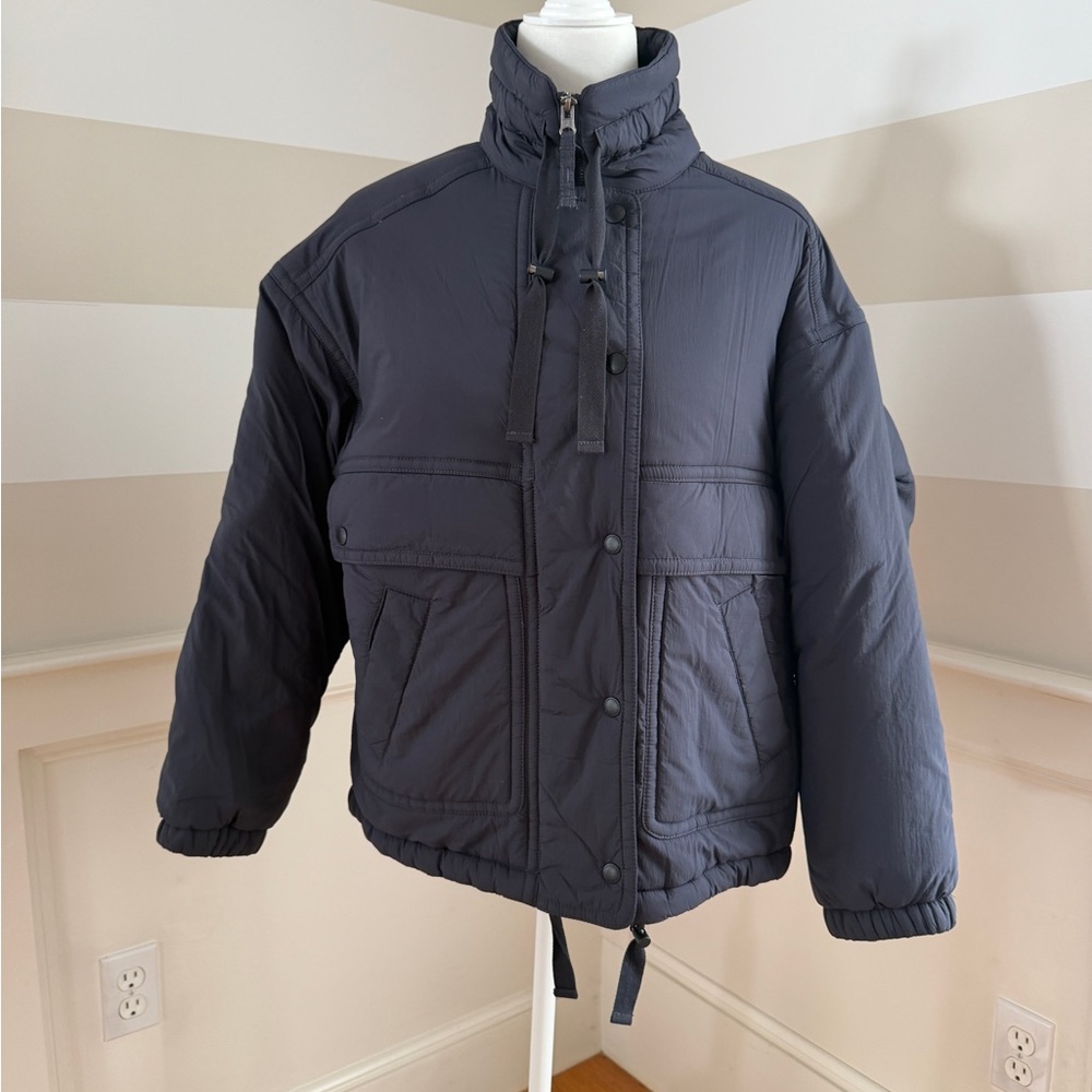 American Eagle Women’s Black Puffer Jacket. Zip up with buttons. Size small.